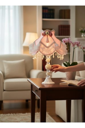 Kadife Kaplı Çiçek Dekorlu Pudra Pembe Abajur
