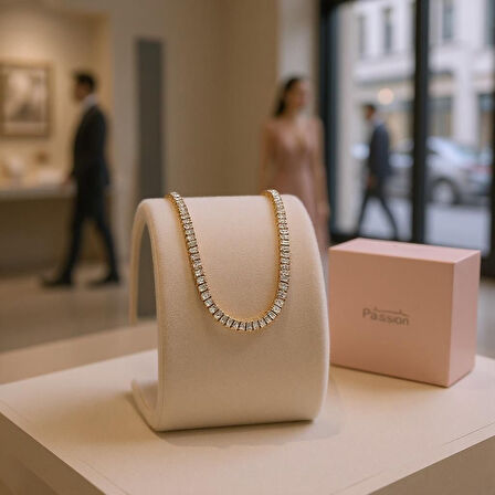 Zarif Işıltı - Taşlı Altın Renkli Su Yolu Kolye