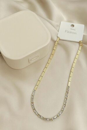 Altın & Gümüş Renk Taşlı Klasik Kolye - Zarif ve Şık Tasarım