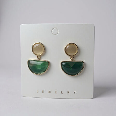 Yeşil Taşlı Minimal Küpe - Altın Renk Detaylı Zarif Tasarım