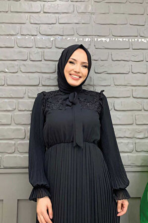 Piliseli Omuz Kısmı Dantel Görünümlü Yaka Detay Elbise 3726 Siyah