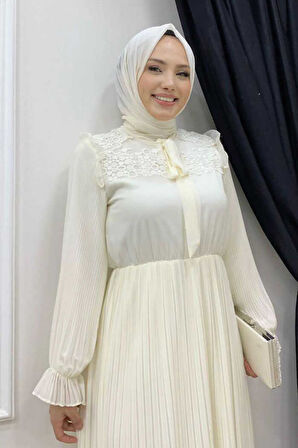 Piliseli Omuz Kısmı Dantel Görünümlü Yaka Detay Elbise 3726 Ekru