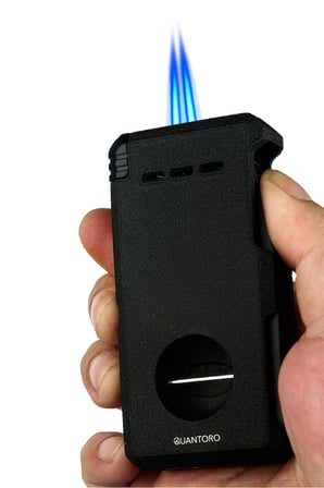Quantoro Çift Torch Pürmüz V-Cut/Delicili/İğneli Mat Siyah Metal Puro Çakmağı - TRZ1086