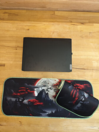 SGE TEKNOLOJİ 70X30 CM FOSFORLU DİKİŞLİ KARANLIK KIRMIZI AY TEMALI KAYDIRMAZ TABAN SPEED YÜZEY OYUNCU MOUSE PAD GAMİNG