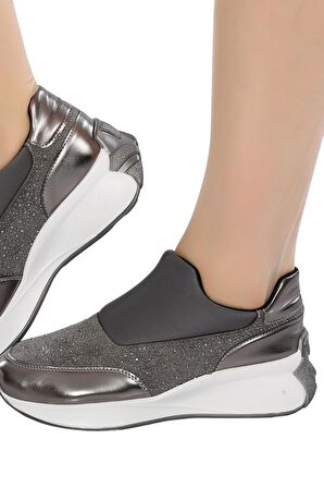 Veform Hafif ve Rahat Tabanlı, Günlük Şık ve Spor Kadın Slip-on Ayakkabı  Taş Detaylı FV1490FV