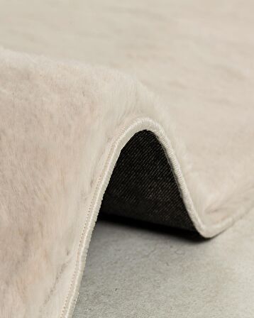 Jassrug Fuzzy Kürk Halı 80x150 Krem