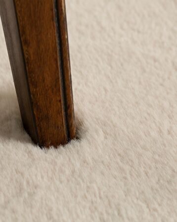 Jassrug Fuzzy Kürk Halı 80x150 Krem