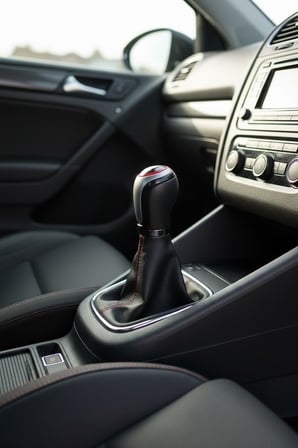 VW Golf 7 MK7 7.5 GTI GTD R 12-20 6 İleri Kırmızı Dikişli Gümüş Körüklü Vites Topuzu