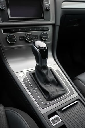 VW Golf 7 MK7 7.5 Passat B8 Tiguan 2 DSG Kırmızı LED Önden Mandallı Deri Vites Topuzu