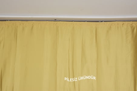 SATEN FONLUK PİLESİZ SARI RENK TEK KANAT FON PERDE En 200 Cm Boy 260 Cm 