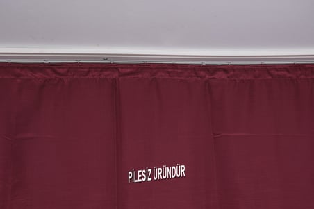 SATEN FONLUK PİLESİZ BORDO RENK TEK KANAT FON PERDE En 200 Cm Boy 260 Cm 