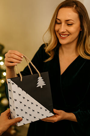 21×24×12 cm Siyah Beyaz Geyikli Cavita B4 Lüks Yılbaşı Hediyelik Karton Çanta