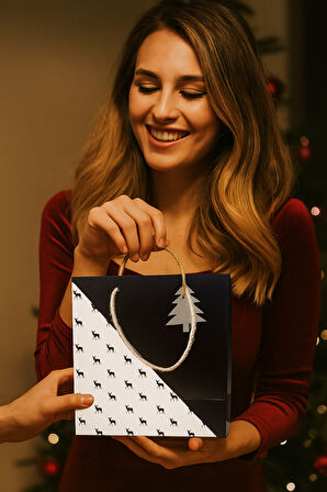 21×24×12 cm Siyah Beyaz Geyikli Cavita B4 Lüks Yılbaşı Hediyelik Karton Çanta