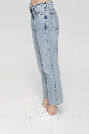 Elİza Cropped Açık Mavi Paçası Kesikli Straight Cropped Fit Jean Pantolon C 4518-014