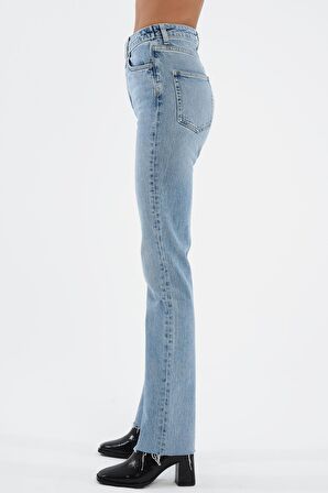  Açık Mavi Slim Straight Paçası Yırtmaçlı Çapraz Kemerli Jean Pantolon C 4556-012