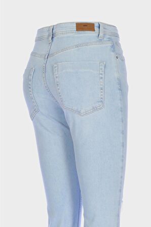 Buz Mavi Yüksek Bel Slim Fit Yıpratmalı Patı Düğmeli Jean Pantolon C 4521-190