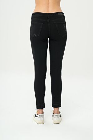 Naomi Siyah Yıpratmalı Paçası Kesikli  Normal Bel  Skinny Fit Jean Pantolon C 4526-053