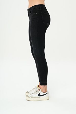 Naomi Siyah Yıpratmalı Paçası Kesikli  Normal Bel  Skinny Fit Jean Pantolon C 4526-053