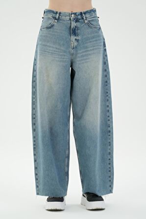 Açık Mavi Tintli Yüksek Bel Patı Fermuarlı Loose Fit Jean Pantolon C 4809-006