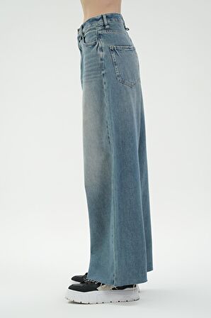 Açık Mavi Tintli Yüksek Bel Patı Fermuarlı Loose Fit Jean Pantolon C 4809-006
