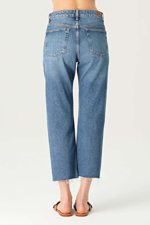 Orta Mavi Yüksek Bel Patı Fermuarlı Paçası Kesik Cropped Straight Fit Jean Pantolon C 4518-092