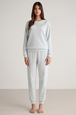 Yumuşak dokulu pijama takımı