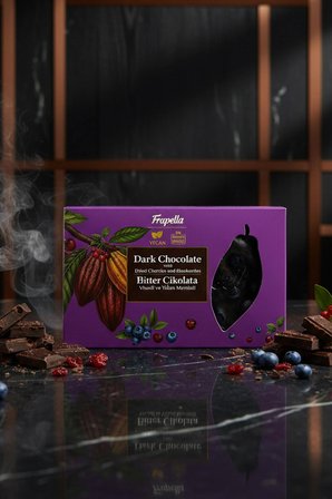 Bitter Çikolatalı Kurutulmuş Vişneli ve Kurutulmuş Yaban Mersinli Şeker İlavesiz Vegan 150 Gr.