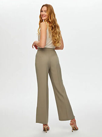 Önü Dikiş Detaylı Yırtmaçlı Wide Leg Fit Pantolon S25PNT009