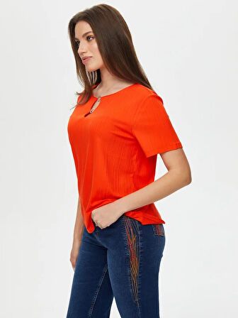 Yakası Metal Halka Detaylı Kısa Kol Örme Bluz S25BLZ035