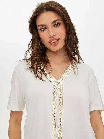 Gold Trok Taş Detaylı V Yaka Kısa Kol T-Shirt S25TSH069