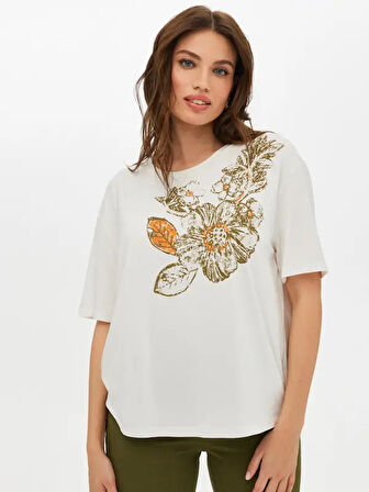 Çiçek Baskı Detaylı Yuvarlak Yaka Kısa Kol T-Shirt S25TSH071