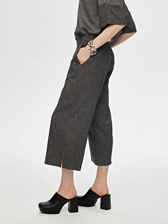 Yanları Yırtmaçlı Ketenli Capri S25CPR010