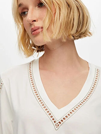 Yakası Ve Kolu Delik İşi Nakış Detaylı Kısa Kol T-Shirt S25TSH065