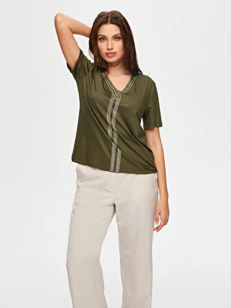 Gold Trok Taş Detaylı V Yaka Kısa Kol T-Shirt S25TSH069