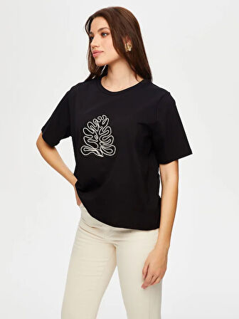 Önü Yaprak File Nakışlı Yuvarlak Yaka Pamuklu T-Shirt S25TSH080