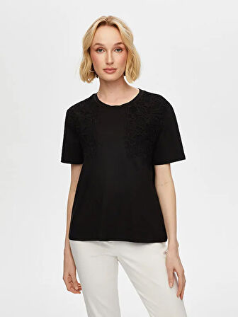 Kroşe Aplikeli Yuvarlak Yaka Kısa Kol T-Shirt S25TSH089