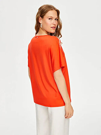 Resort Omuzları Şerit Detaylı V Yaka Kısa Kol T-Shirt S25TSH118