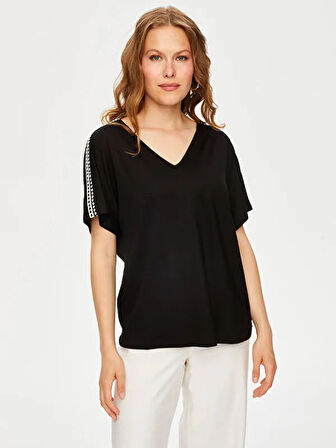 Resort Omuzları Şerit Detaylı V Yaka Kısa Kol T-Shirt S25TSH118