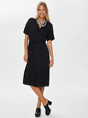 Resort V Yaka Önü Yırtmaçlı Müslin Elbise S25ELB052