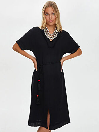 Resort V Yaka Önü Yırtmaçlı Müslin Elbise S25ELB052