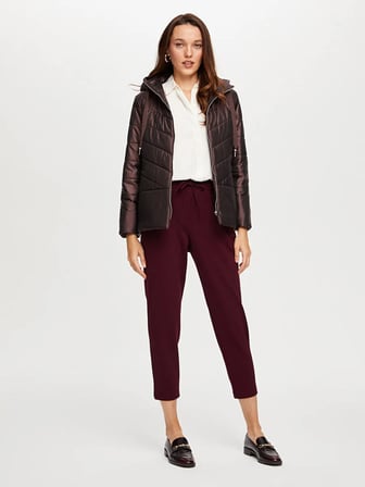 Kolları Fermuar Detaylı Kapüşonlu Kapitone Mont W26KMT004