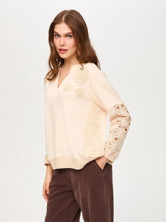 Kroşe Dantel Garnili Patch Detaylı Kaçık Yaka Sweatshırt S26SWT001