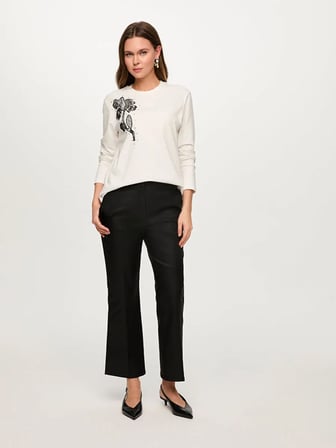 Yakası Ribana Detaylı Önü Çiçek Dantel Aplikeli Uzun Kol Tshirt S26TSH088