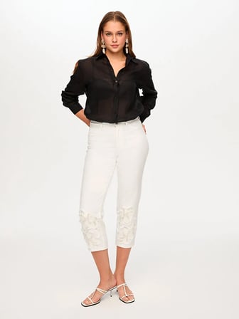 Paçası Nakış ve Boncuk Detaylı Straight Fit Jean Capri S26JCP006