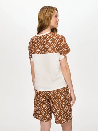 Resort Omuzu Brode Nakış Detaylı V Yaka Tshirt S26TSH107