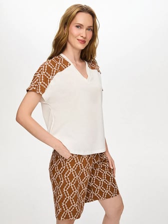 Resort Omuzu Brode Nakış Detaylı V Yaka Tshirt S26TSH107
