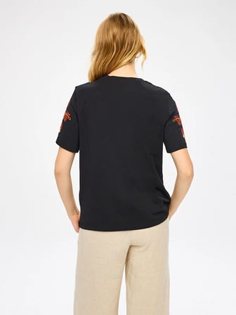 Resort Renkli Çiçek Detaylı Yuvarlak Yaka Tshirt S26TSH112