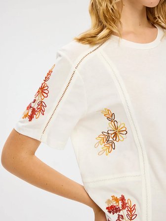 Resort Renkli Çiçek Detaylı Yuvarlak Yaka Tshirt S26TSH112