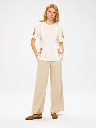 Resort Renkli Çiçek Detaylı Yuvarlak Yaka Tshirt S26TSH112