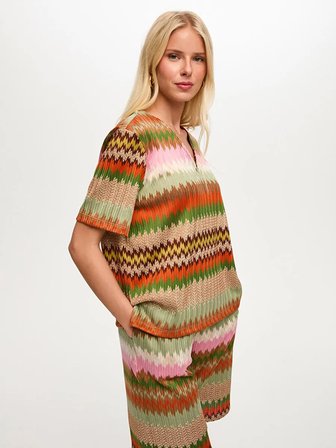 Resort Renkli Zigzag Desen V Yaka Kısa Kol Bluz S26BLZ047